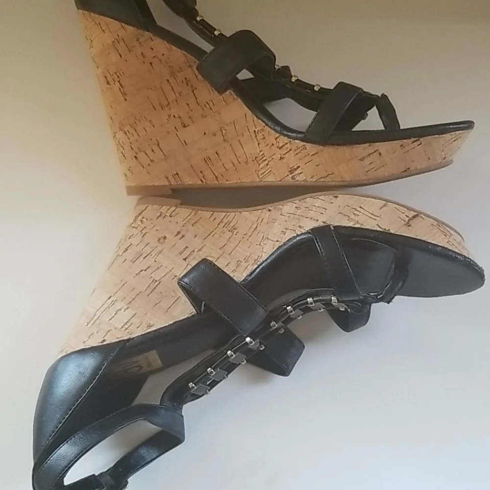 Dolce Vita Thadie Black Gold Embellished wedges 9.5